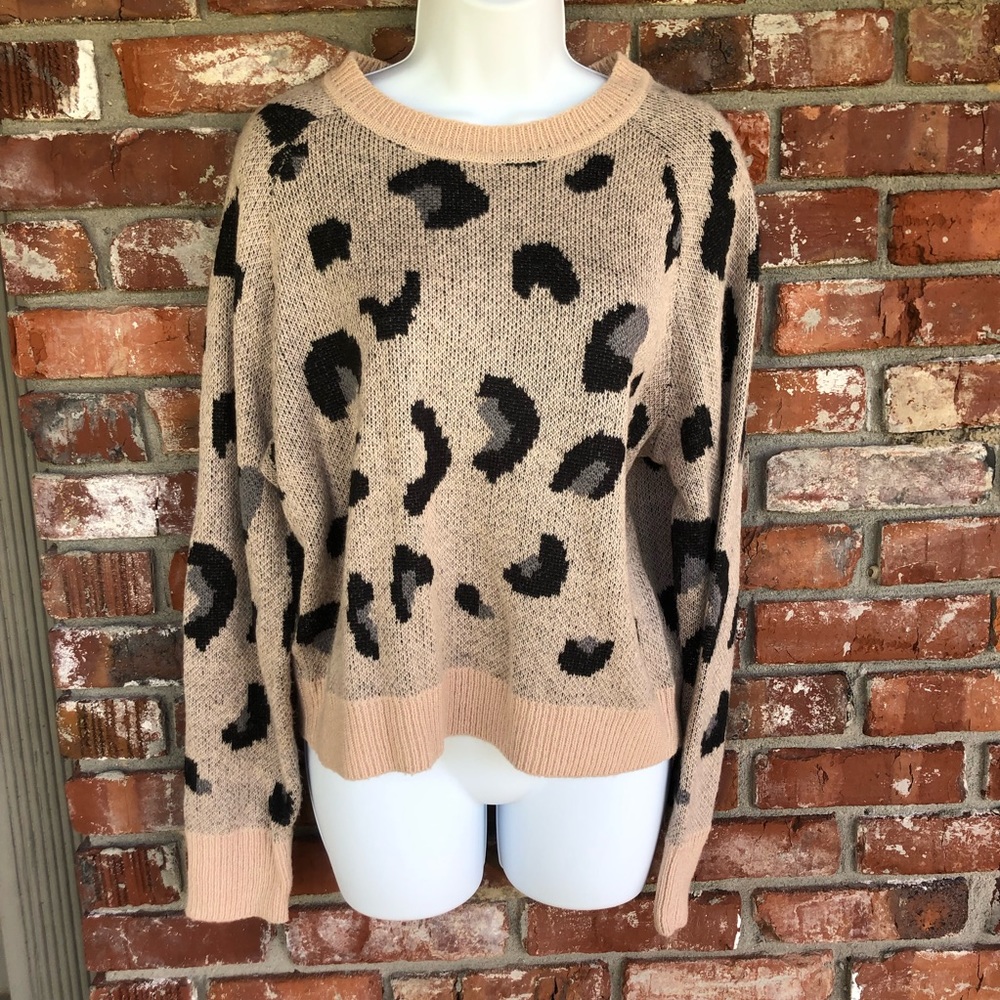 Lush taupe leopard sweater size large - Picture 2 of 5